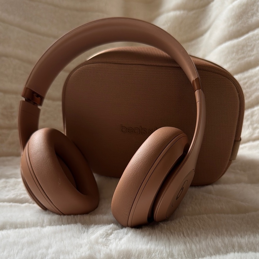 Beats Srudio Pro x Kim Over-Ear Headphones